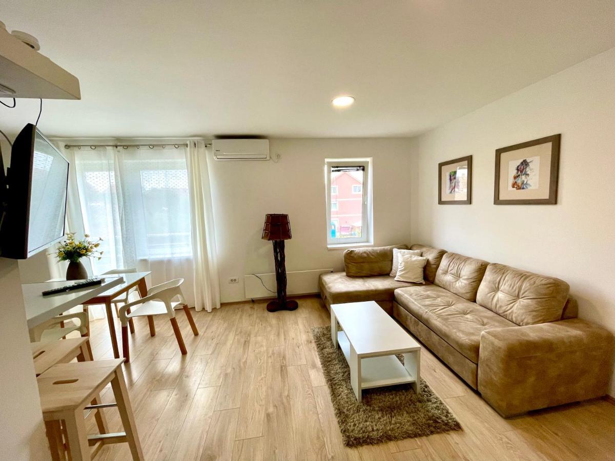 Cozy Apartments In Belgrade, Cukarica, Zeleznik, Free Parking And Wifi Exterior foto